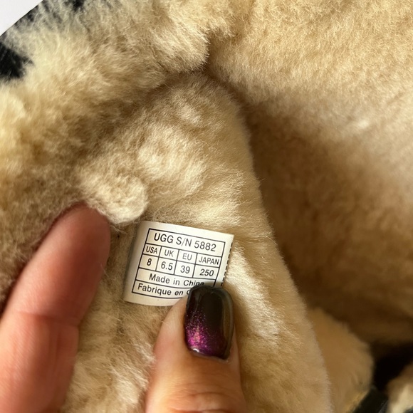 UGG Australian Suede Embroidered Black Shearling Sheepskin Lined Winter Boots - Picture 8 of 9